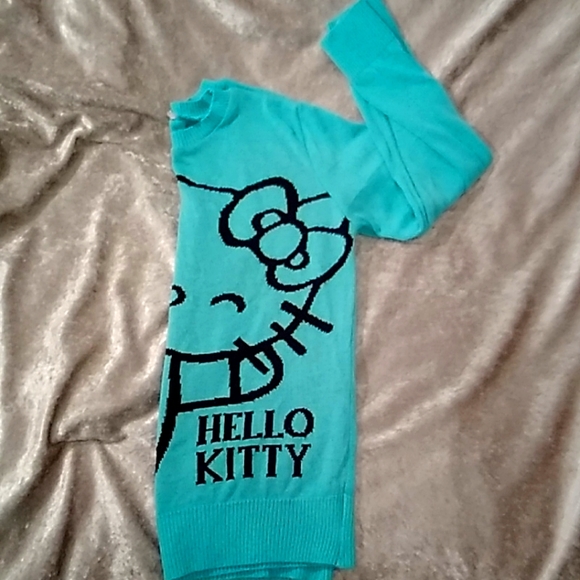 Hello Kitty Sweater - Picture 5 of 5